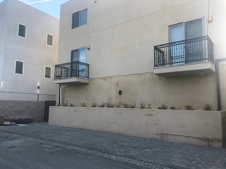 5120 Cahuenga Blvd #105 — Photo 44