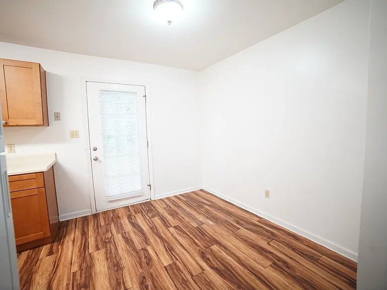 2555 Chateau Ln — Photo 7