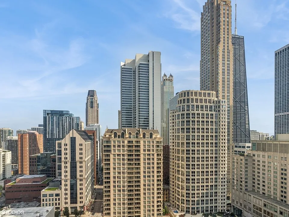 30 E Huron St #2511