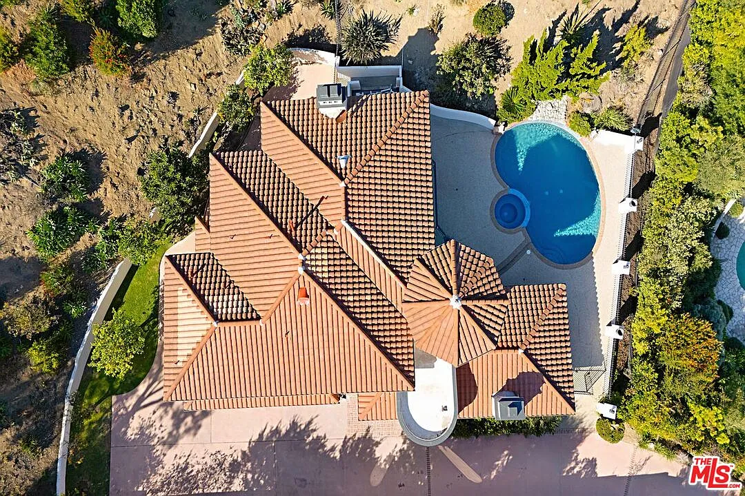 Building Photo - 16581 Via Floresta