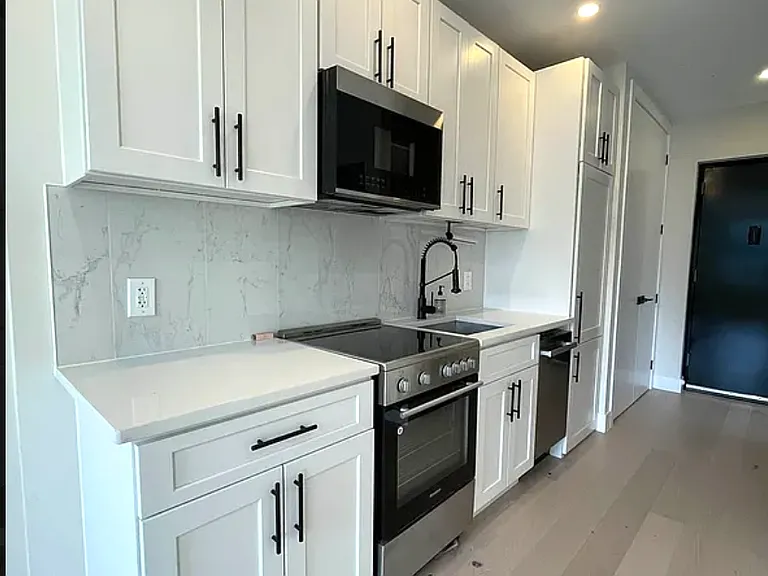 239 E 33rd St #3C — Photo 3