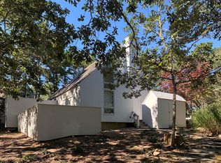 18 Pulpit Rock Rd, Oak Bluffs, MA 02557