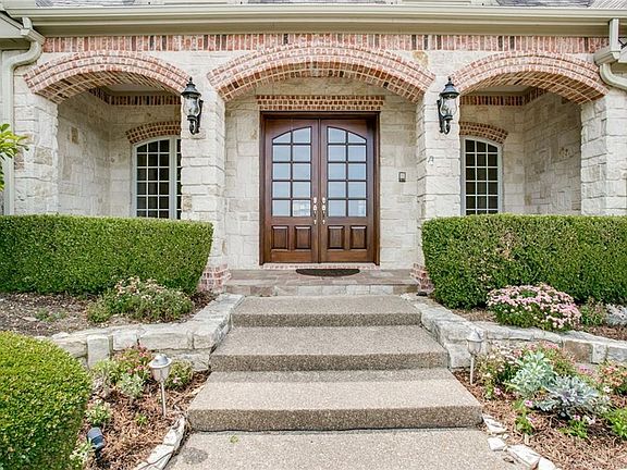 5th image of 2708 Wood Lake Dr