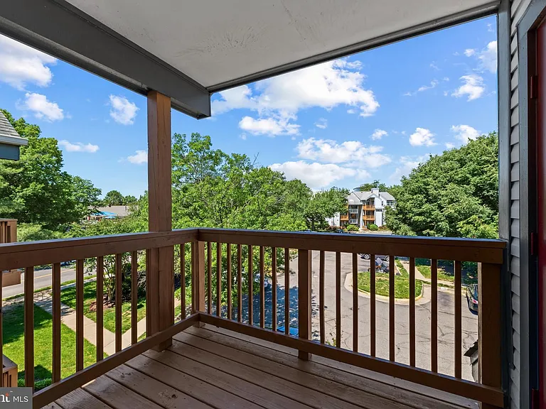 6901 Victoria Dr #I — Photo 3