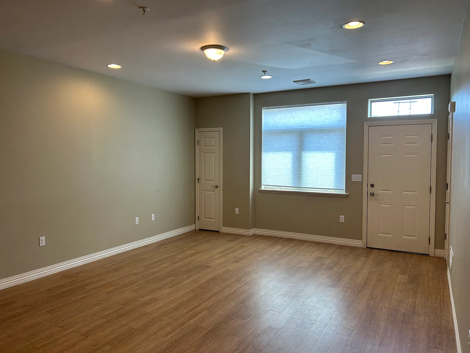 2 bed, 1100 sqft, $1,385 — Photo 1