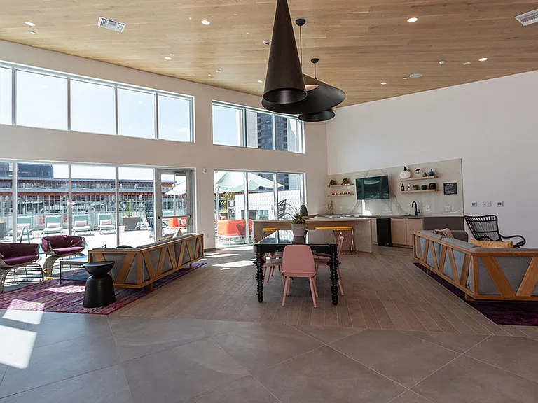 AMLI Park Broadway — Photo 15