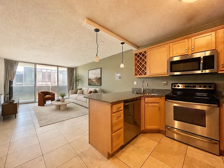 909 Logan St #9ER — Photo 4
