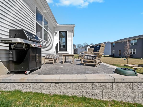 9076 Willow Way, Dexter, MI 48130
