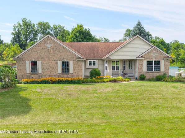 321 Mapleview Dr, Charlotte, MI 48813