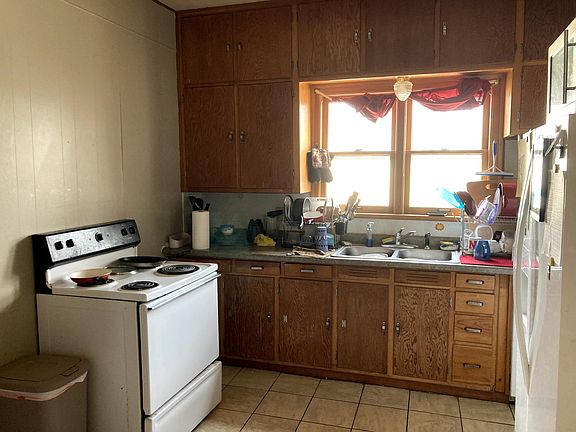 5th image of 2270 Holdrege St #A