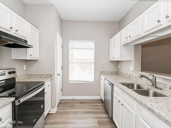 4th image of 8155 WOODS Avenue
