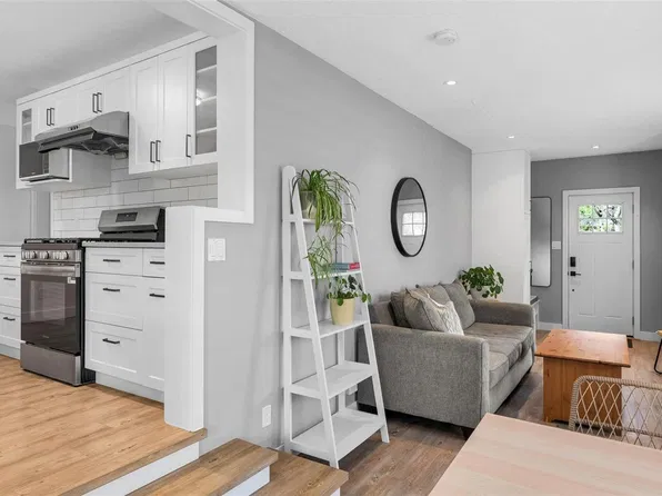 1685 Midgard Ave, Saanich, BC V8P 2Y4