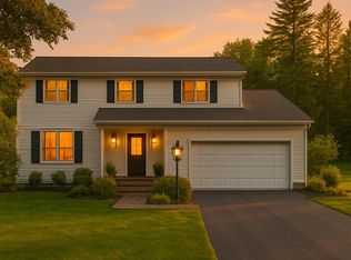 11 Boylston Dr, Delmar, NY 12054