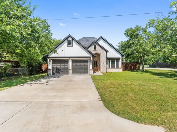 300 College St, Joshua, TX 76058