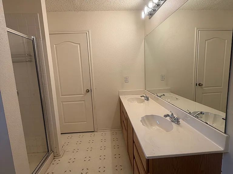 1208 Bradbury Ln — Photo 40