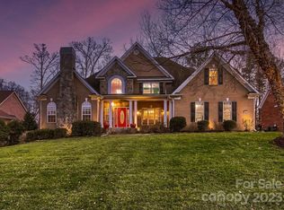 9207 Tenby Ln, Matthews, NC 28104