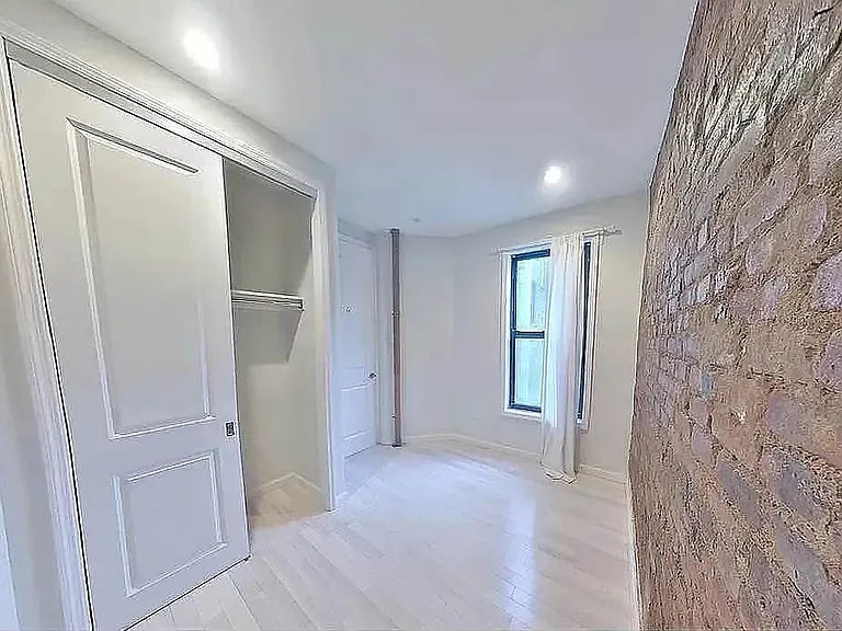 195 E 2nd St #6 — Photo 4