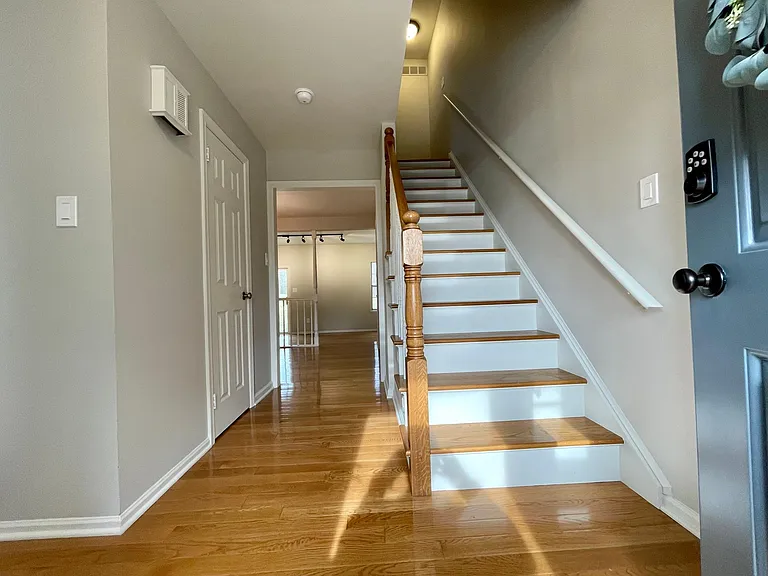 31 Chetwood Ct — Photo 2
