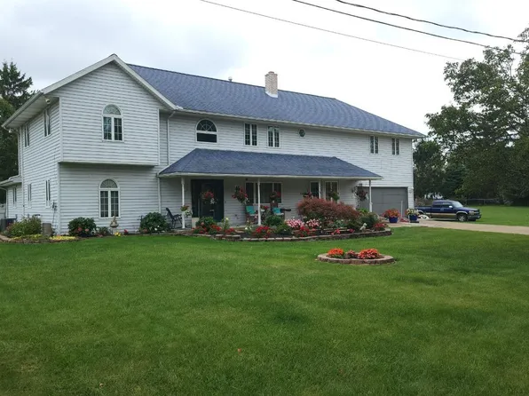 5076 E Meadow Ln, Port Clinton, OH 43452