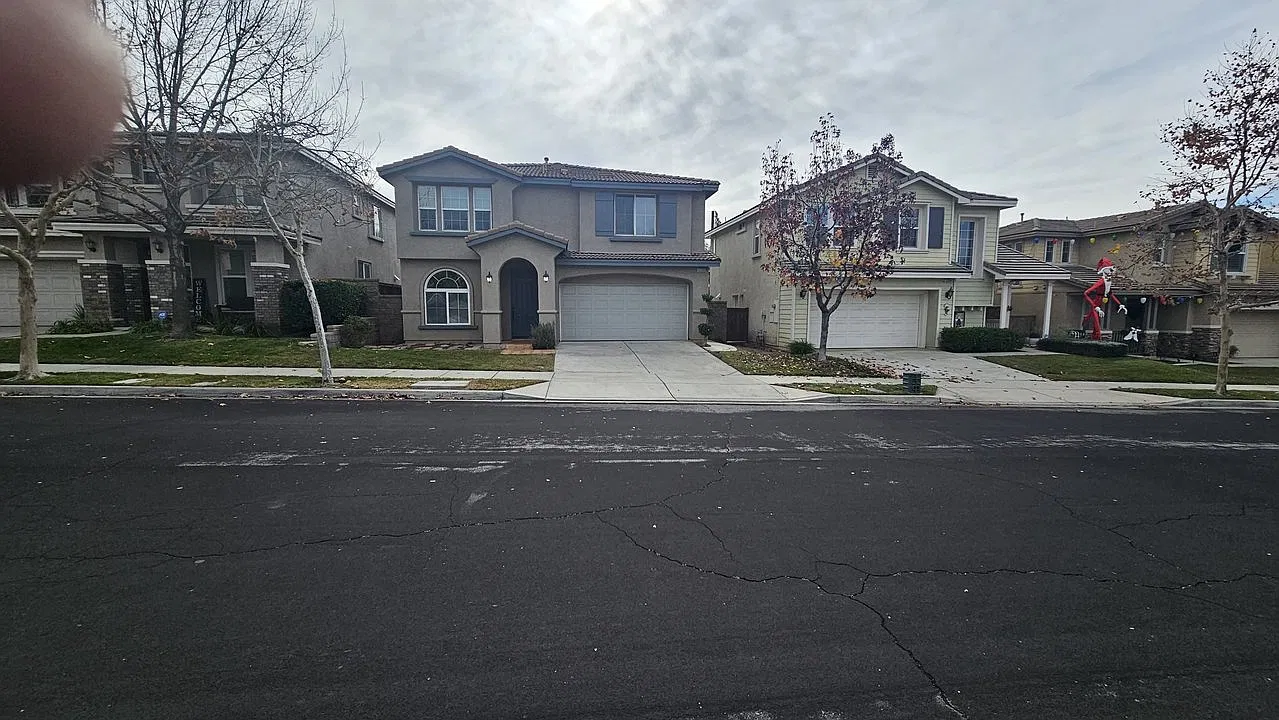 3 bed, 2.5 bath, 2083 sqft, $3,175 — Photo 1