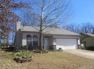 120 Oakridge Cv, Maumelle, AR 72113