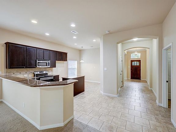 5th image of 721 Edwards Walk Dr