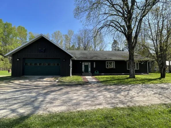 30050 E 2nd St, Drummond Island, MI 49726