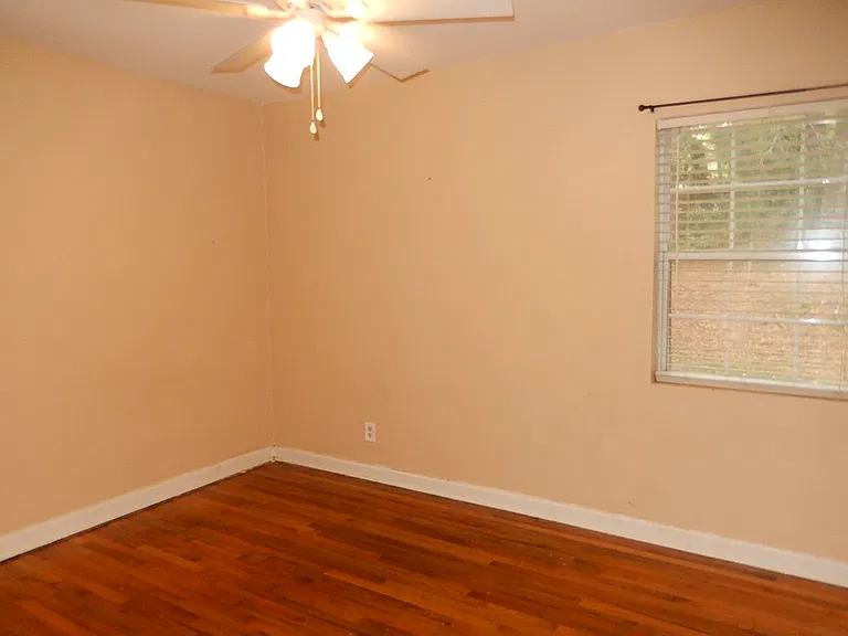 212 Edwards St — Photo 11