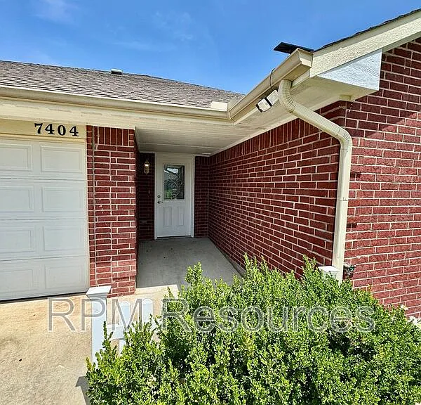 7404 Park Meadow Dr — Photo 3