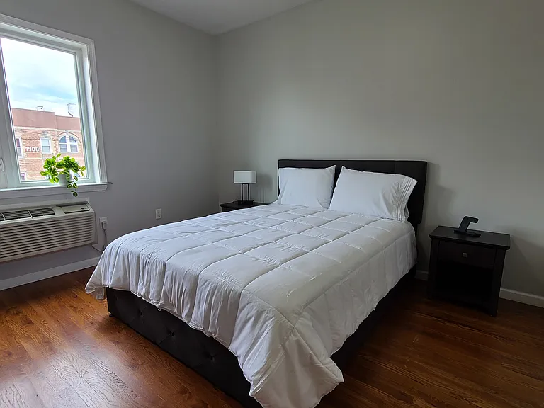 Spacious bedroom fits King Size Bed