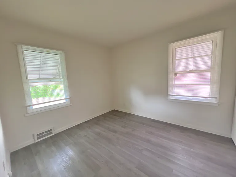 810 Teurville Dr — Photo 9