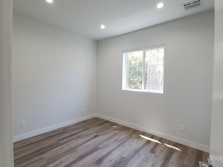 2337 Crenshaw Blvd #1/2 — Photo 16