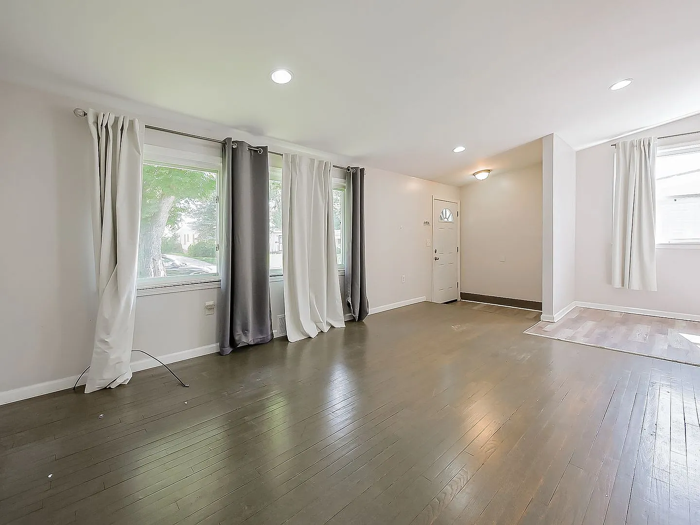 Charming Pontiac Home 477 Moore St — Photo 4