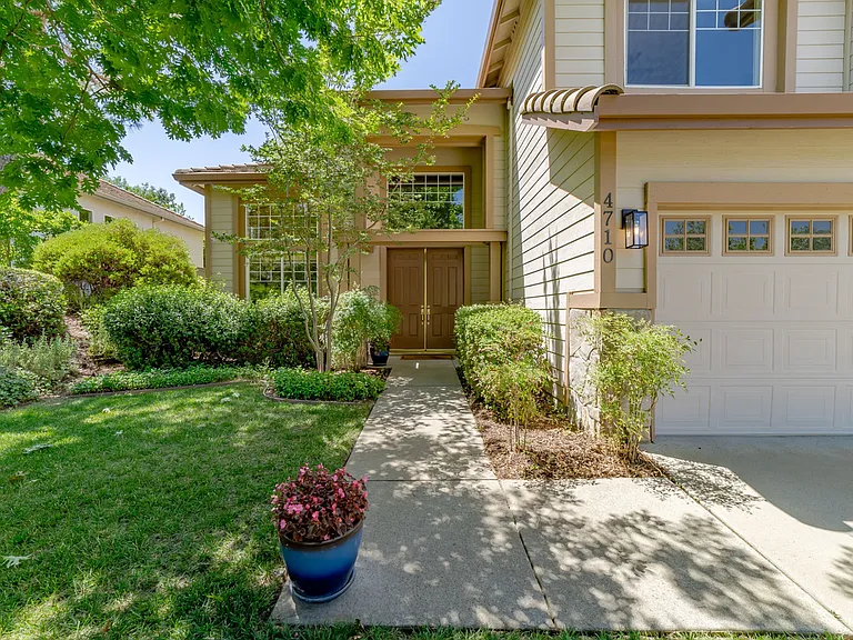 4710 Freno Way — Photo 5