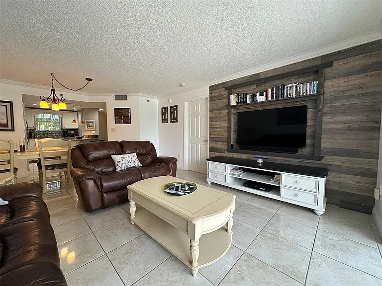 17801 N Bay Rd #212 — Photo 14