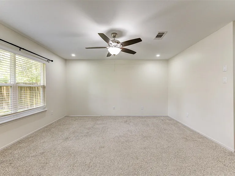 2114 River Village Dr — Photo 32
