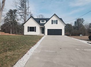 808 Maybank Dr, Hendersonville, NC 28739