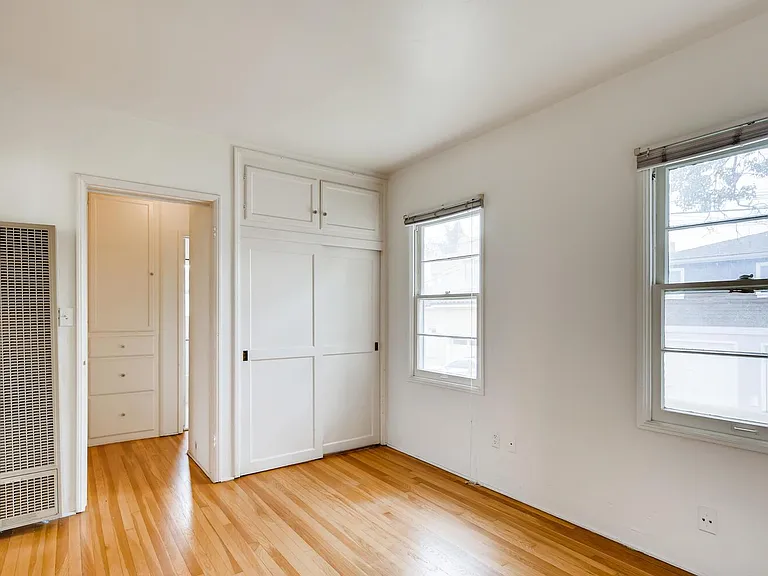 551 Fern Gln — Photo 10