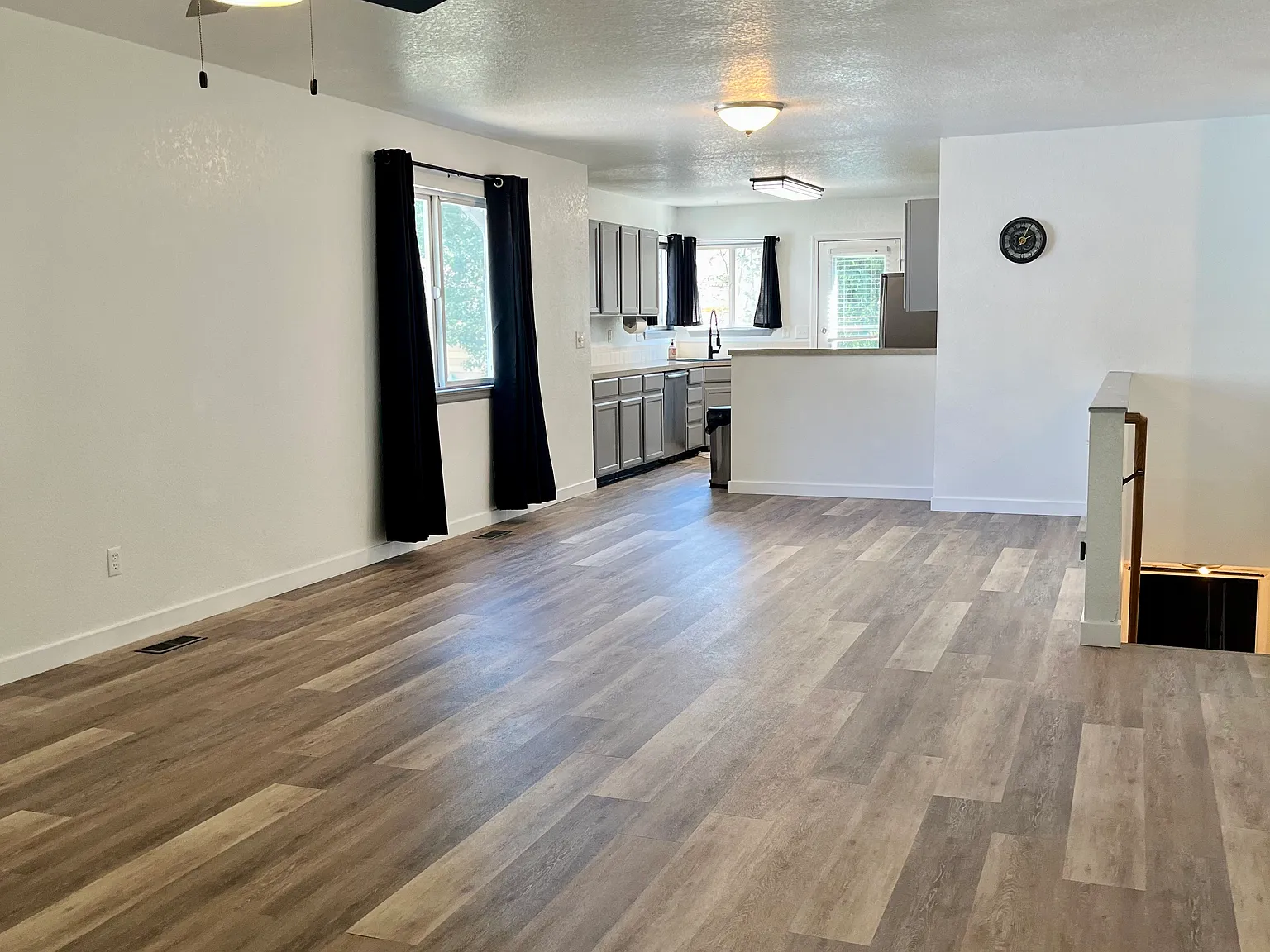 3 bed, 1100 sqft, $2,400 — Photo 2