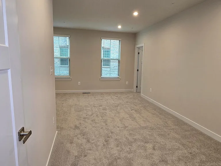 2542A Verona Pl — Photo 10