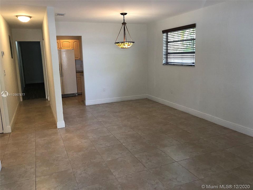 2nd image of 412 E 51st St #412