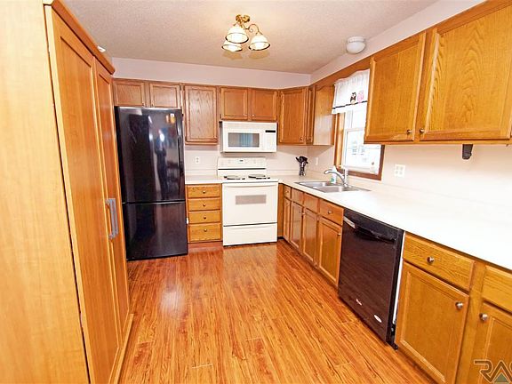 4th image of 504 N Mundt Ave