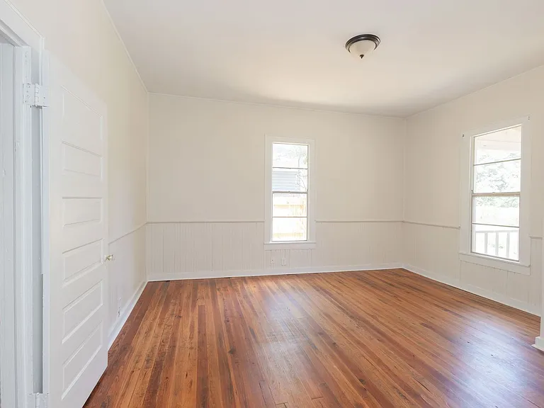 1018 W Broad St — Photo 6