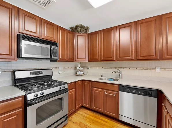 102-20 Rockaway Beach Boulevard image 7 of 32