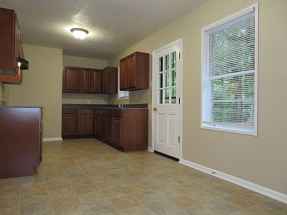 2nd image of 3251 Madewell St