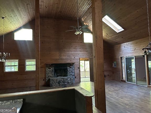 3rd image of 343 Garrett Branch Rd