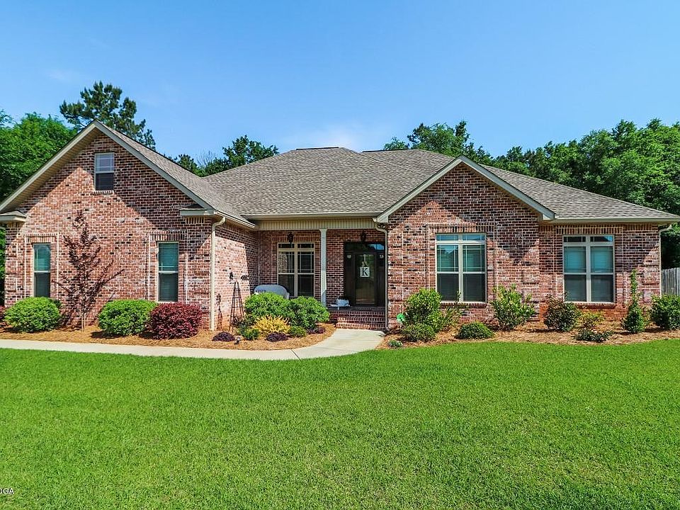 1st image of 2028 Melrose Pl