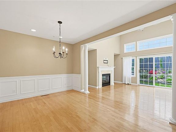 4th image of 343 Godfrey Dr