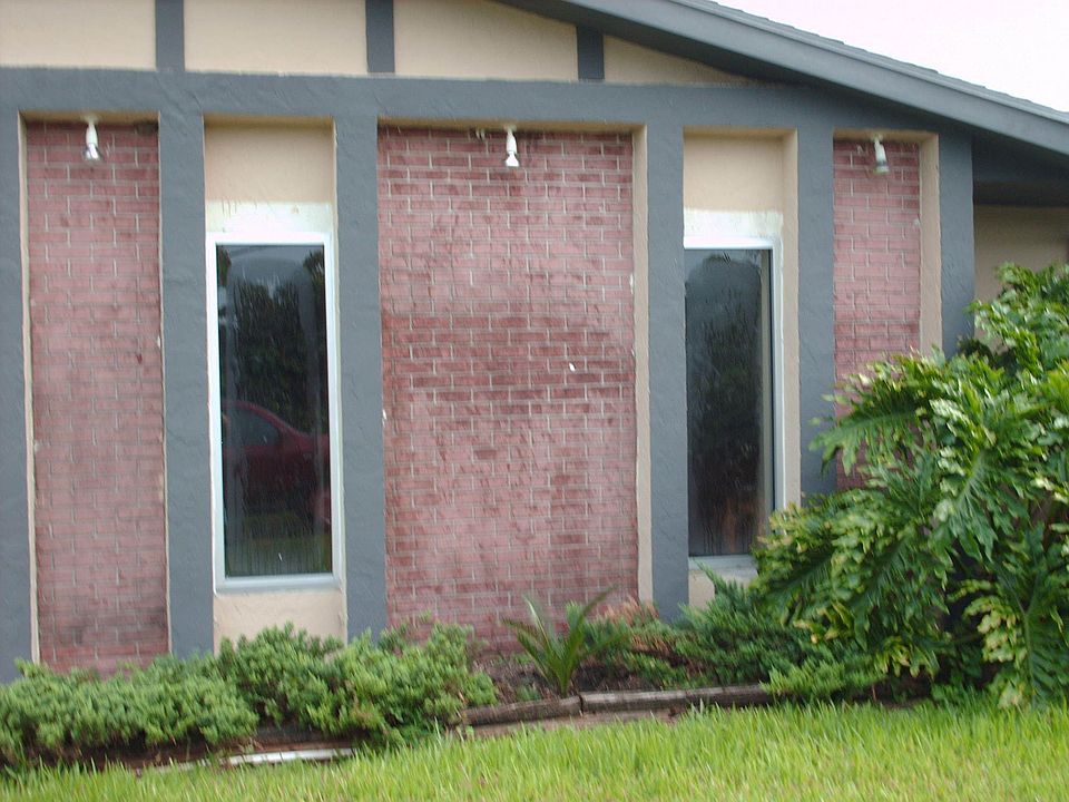 Living room picture windows