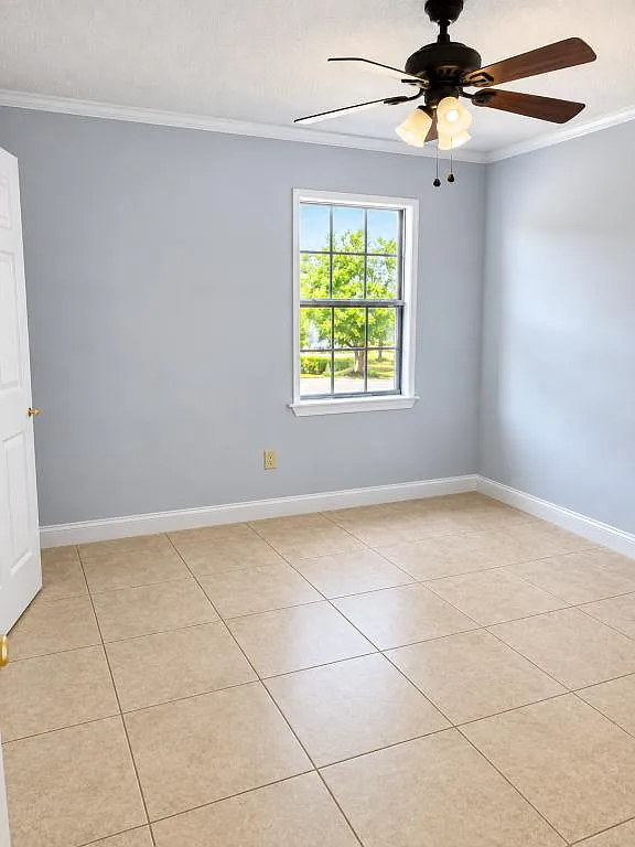 1003 Shirley Dr — Photo 4